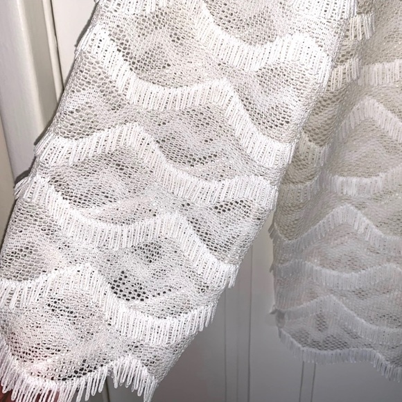 TAHARI TOP WITH PEARLS & FRINGES NWT SIZE S - Picture 4 of 5